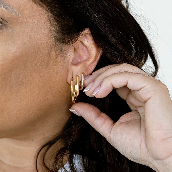 TRIO BRINCO DE ARGOLA LISA FORMATO DE U SEMIJOIA BANHO DE OURO 18K