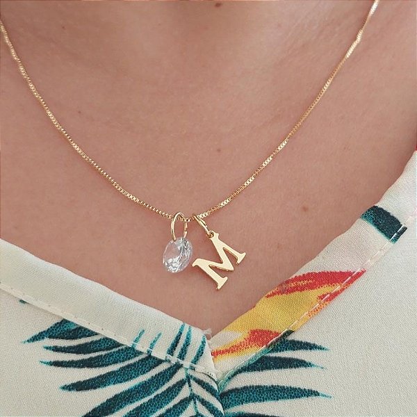 COLAR PERSONALIZADO LETRA INICIAL E PONTO DE LUZ SEMIJOIA OURO 18K