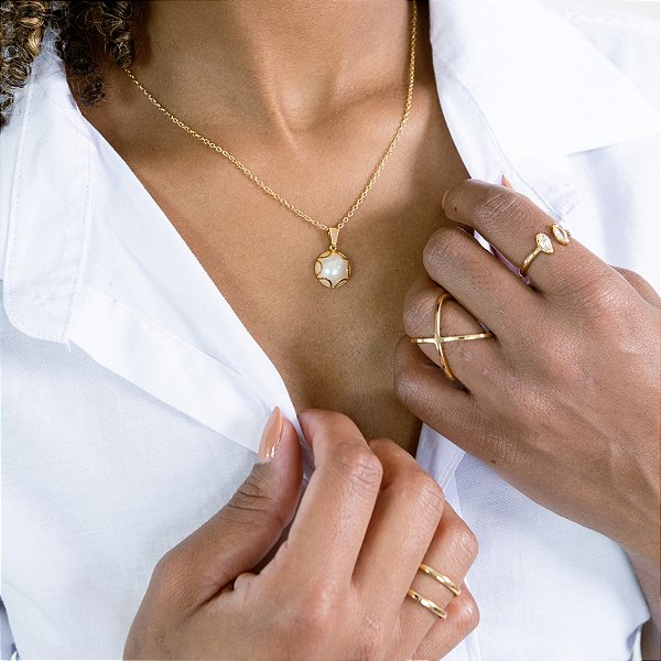 COLAR MEIA PÉROLA SEMIJOIA COM BANHO DE OURO 18K ANTIALÉRGICA