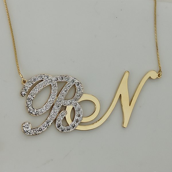 COLAR PERSONALIZADO LETRA DUPLA DETALHE DE RÓDIO E PEDRAS EM UMA DELAS SEMIJOIA BANHO DE OURO 18K