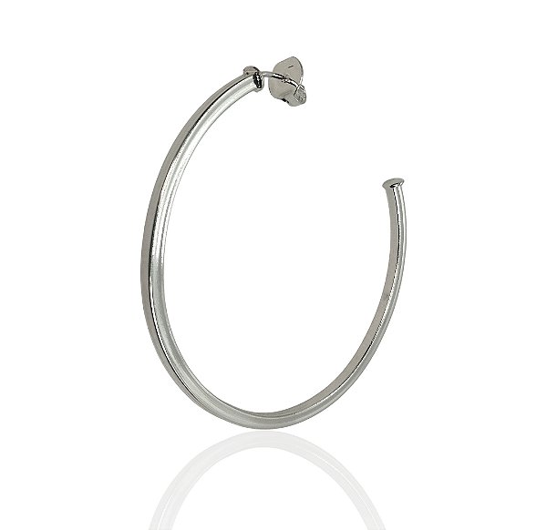Brinco argola tubular chata 50mm fio 2mm banhado prata