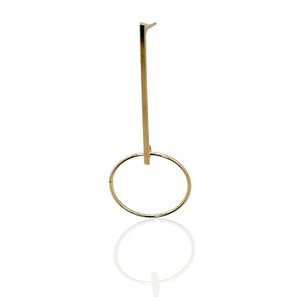 Brinco haste e argola na ponta banhado ouro