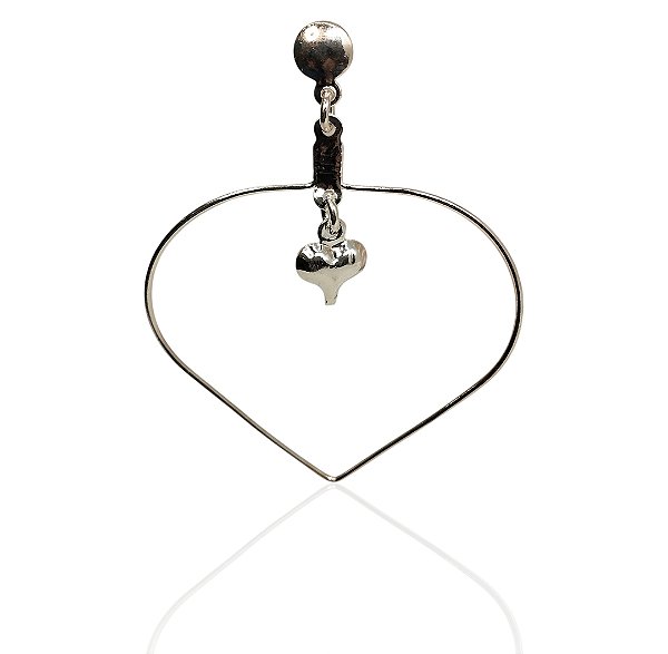 Brinco perfil de coração com pingente de coraçãozinho dentro banhado prata