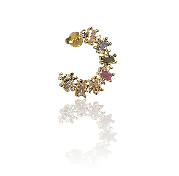 Brinco C com zircônias cristal ou colorido banhado ouro
