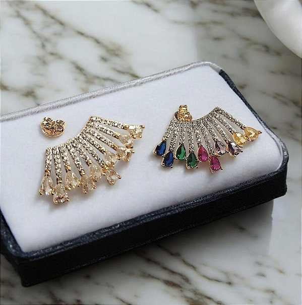 Brinco saia cravejada e com 10 zircônias grandes nas pontas banhado ouro
