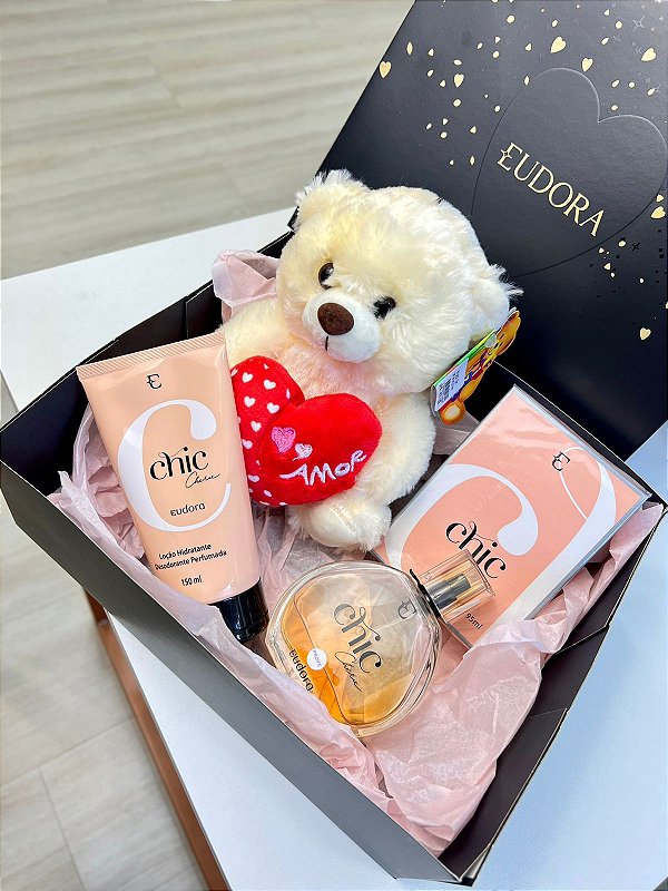 Kit Dia dos Namorados Chic Cherie Eudora: Colonia + Hidratante Corporal + Pelúcia