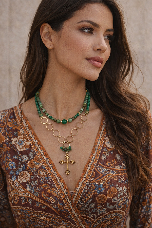 Colar Curto Cruz Verde.