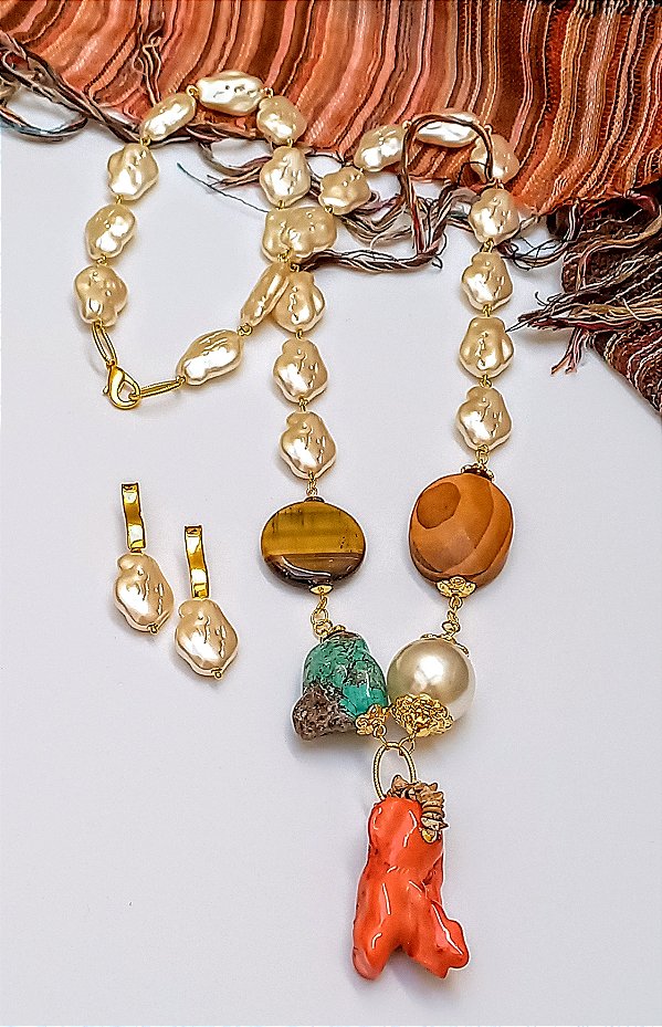 Colar Longo Boho Coral Rústico.