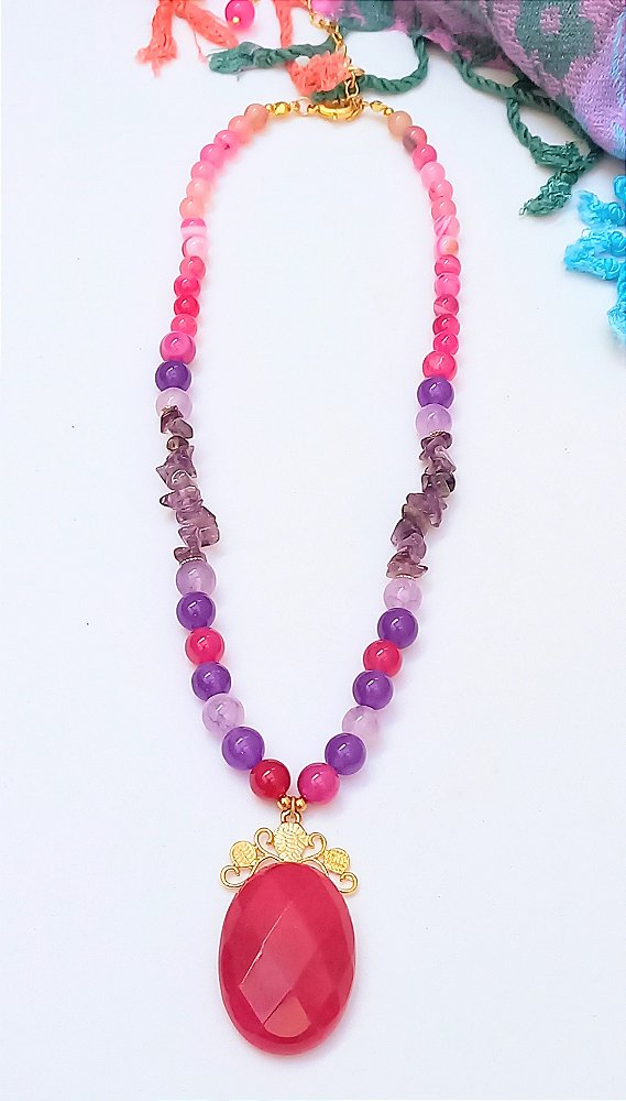 Colar Curto Ágatas Rosa e Cascalhos.