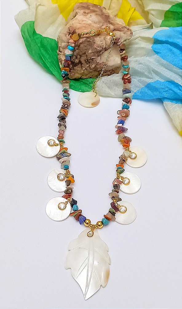 Colar Folha Madreperolas.