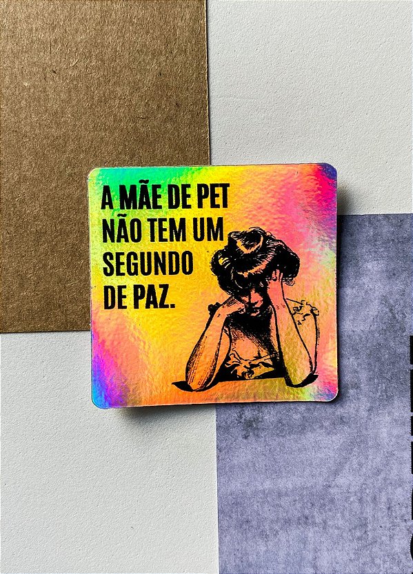 Adesivo 5cm Holográfico  - "A MÃE DE PET NÃO TEM UM SEGUNDO DE PAZ"