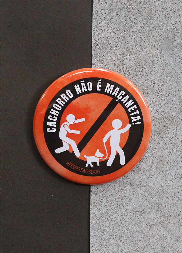 Bottom 5,5 cm - "CACHORRO NÃO É MAÇANETA"