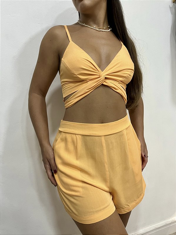 Cropped Lívia