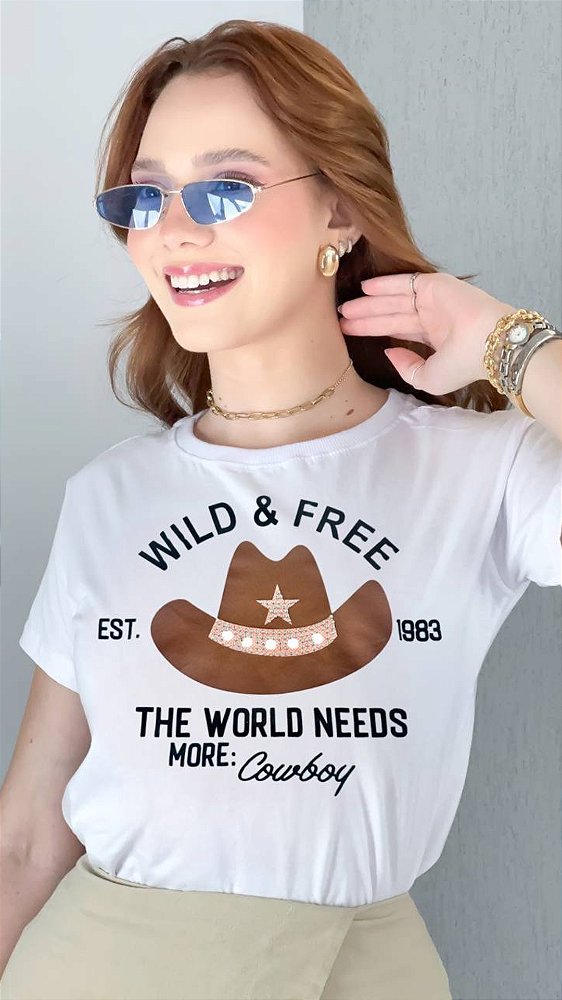 TSHIRT NO ALGODÃO GOLA NA RIBANA WILD CHAPÉU PEDRARIA - BRANCA