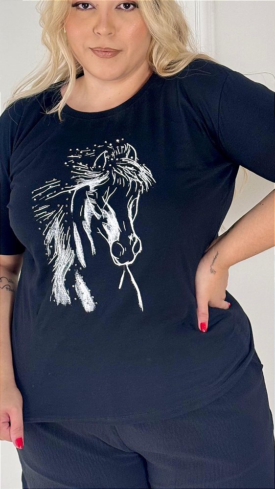 TSHIRT NO ALGODÃO PLUS SIZE CAVALO HIPER REALISTA PEDRARIA- PRETO