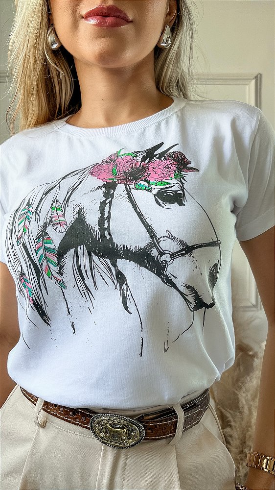 TSHIRT NO ALGODÃO GOLA NA RIBANA CAVALO FLORES - BRANCA