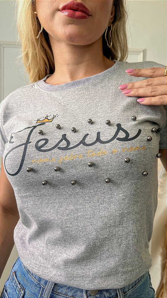 TSHIRT NO ALGODÃO GOLA NA RIBANA JESUS PÉROLAS - CINZA