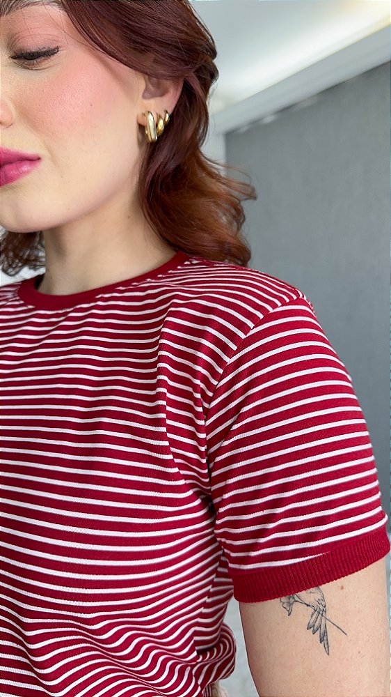 TSHIRT NO ALGODÃO GOLA NA RIBANA LISTRADA - VERMELHA