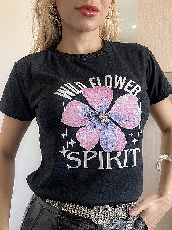 TSHIRT NO ALGODÃO GOLA NA RIBANA FLOWERS SPIRIT PÉROLAS - PRETO