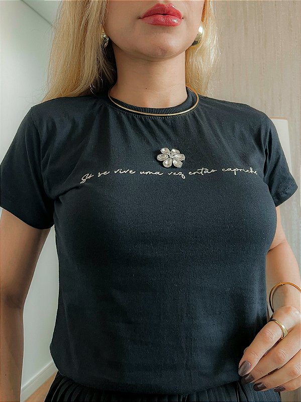 TSHIRT NO ALGODÃO GOLA NA RIBANA SÓ SE VIVE UMA VEZ PEDRARIA-PRETA
