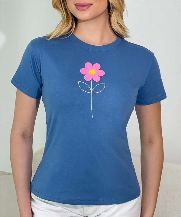 TSHIRT FEMININA FLOR BORDADA- AZUL JEANS