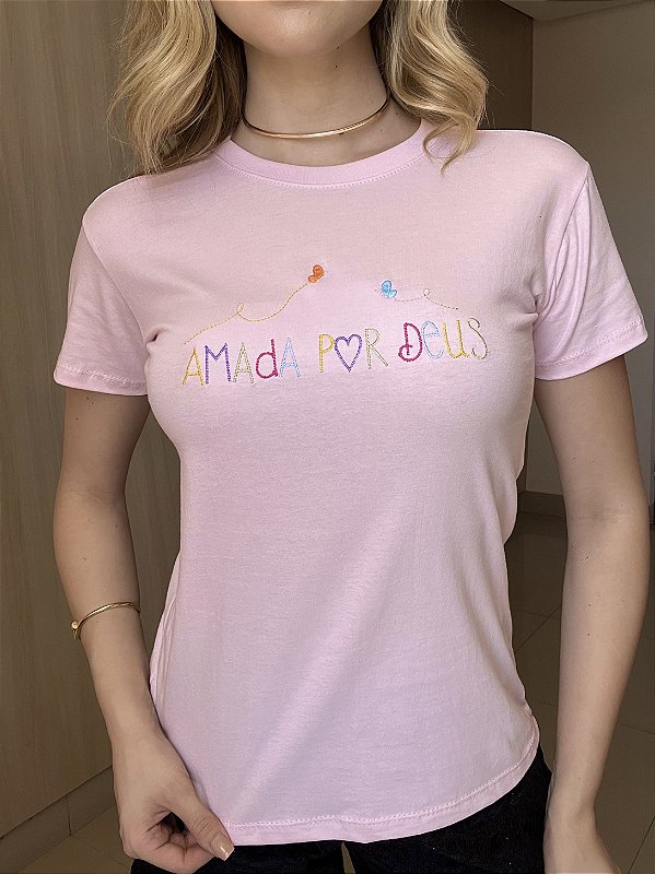 TSHIRT BORDADA AMADA POR DEUS - ROSA BEBÊ