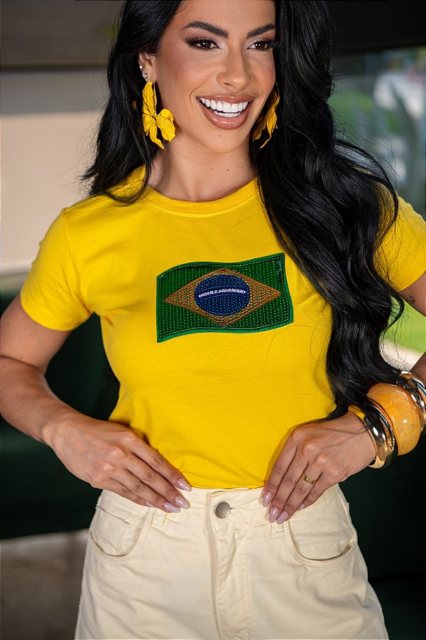 TSHIRT BRASIL BANDEIRA BORDADA LANTEJOULAS - AMARELA