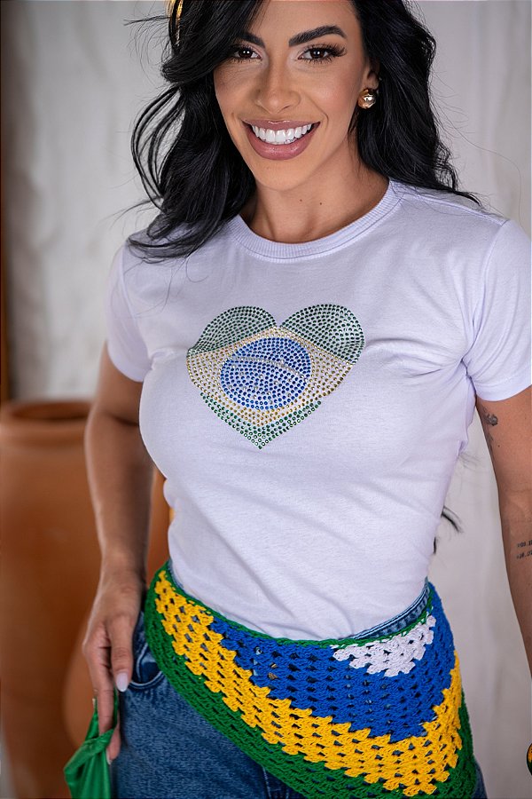 TSHIRT BRASIL BANDEIRA CORAÇÃO PEDRARIA - BRANCA