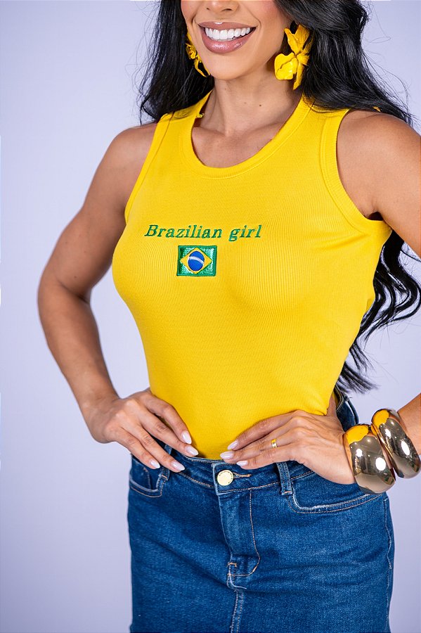 REGATA NA RIBANA BRAZILIAN GIRL BANDEIRA BORDADA 3D - AMARELA