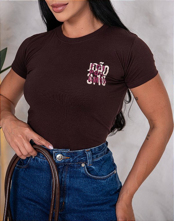 TSHIRT NO ALGODÃO ESTAMPA FRENTE E COSTAS JOÃO 3:16 FOI POR AMOR - MARROM