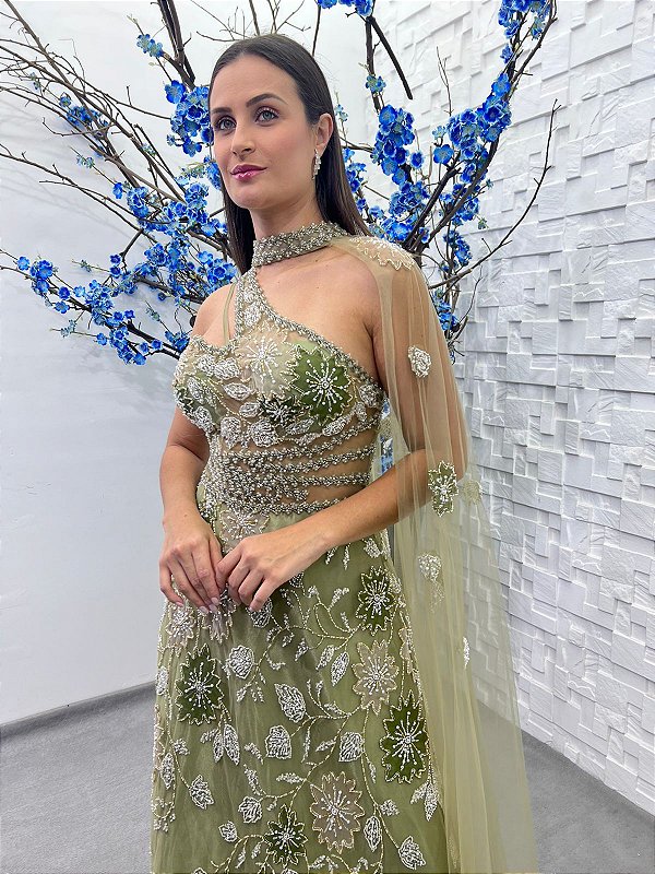 Vestido Aria Verde Oliva bordado manualmente + Clutch Brinde