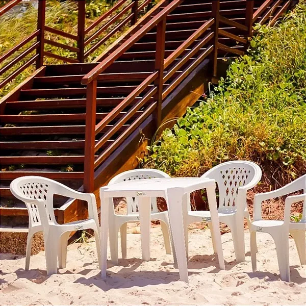 POLTRONA BRANCA C/BRAÇO DUOPLASTIC