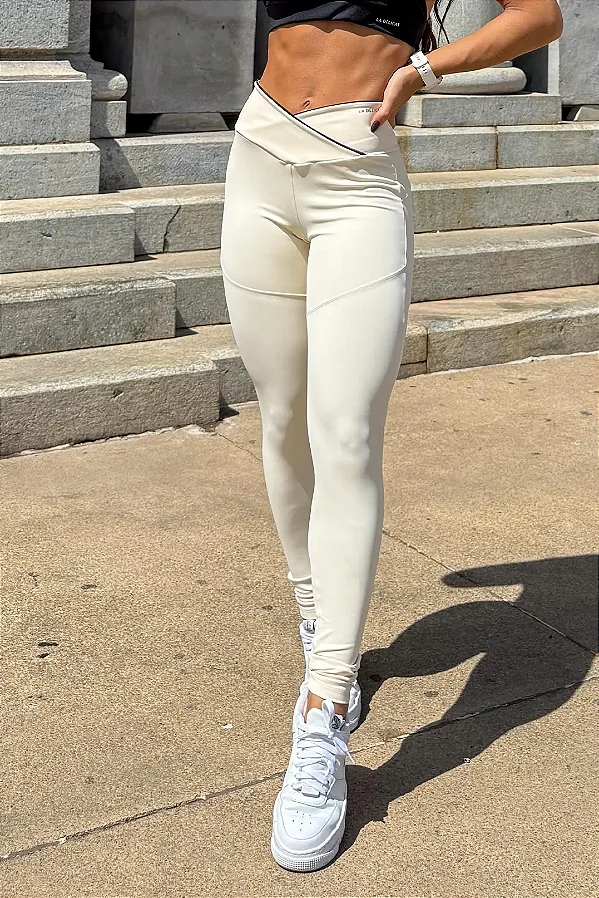 Legging V Visa Zero Transparência Alta Compressão Preto com Creme