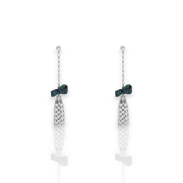 Brinco Semijoia Pingente Laço de Esmeralda com Pérola Água Doce e Micro Cravação de Zircônia em Banho de Ródio Negro: Elegância Verdejante e Brilho Encantador