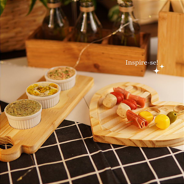 Kit Tábuas Petisqueira Coração com Trio de Ramequim de Porcelana
