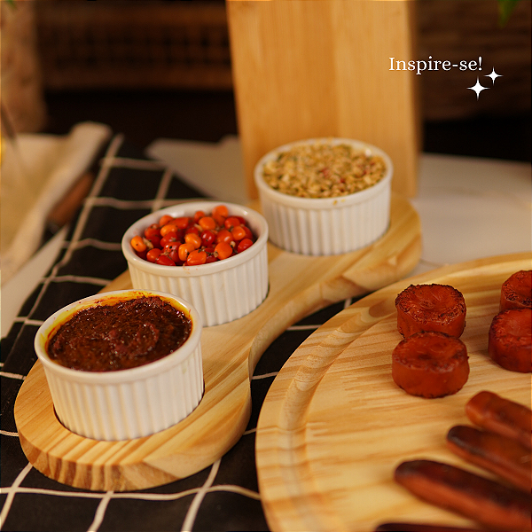 Kit Conjunto Para Servir com 3 Ramequim Médio Porcelana e Tábua de Suporte Madeira Pinus