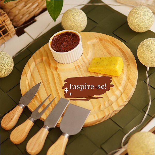 Kit Conjunto Tábua De Queijo e Frios Com Jogo de 4 Peças Faca / Garfo / Espátulas e Ramequim