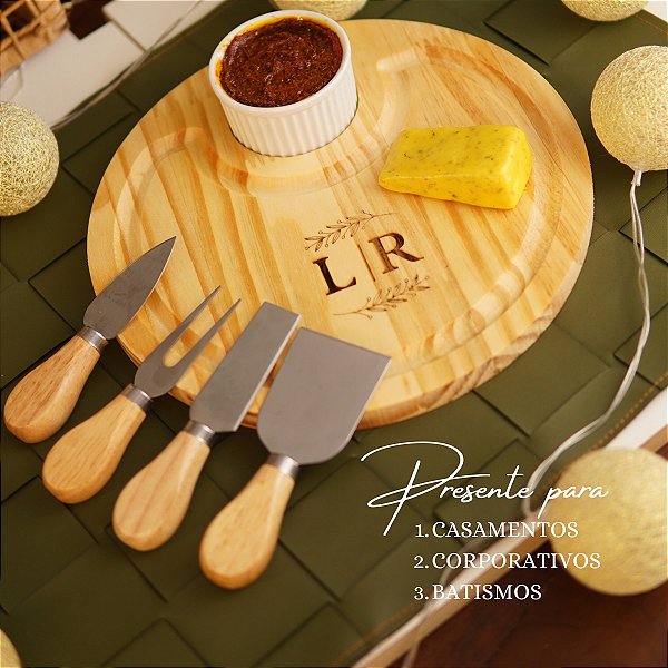 Conjunto Tábua De Queijo e Frios Personalizada Com Jogo de 4 Espátulas e Ramequin para Presente Dia dos Pais