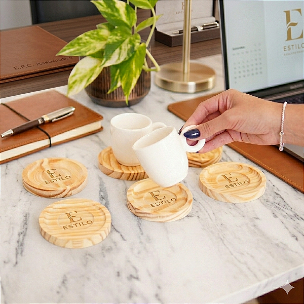 Xícara com Pires Redondo em Pinus