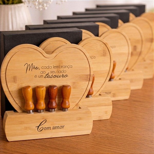 Kit para Queijo Tábua Coração + Utensilios + Suporte em Bambu Personalizado
