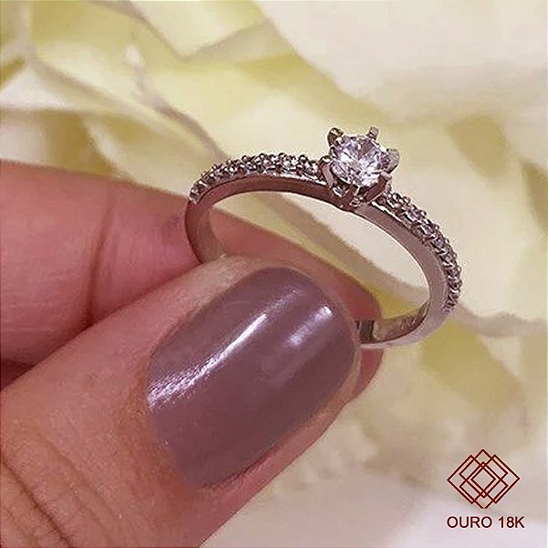 Anel Solitário Ouro Branco 18k Zircônias