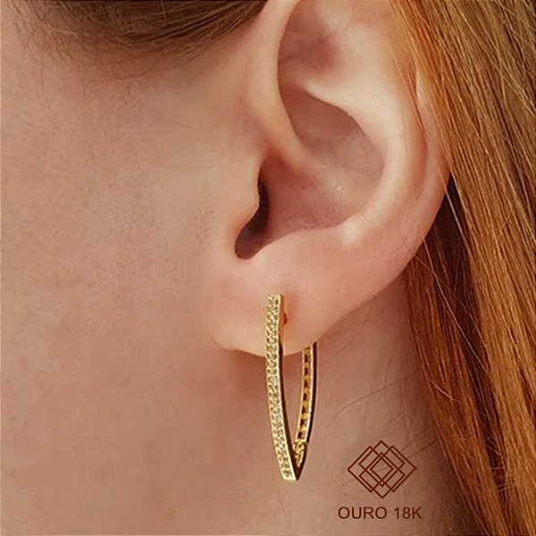 Brinco Argola Modelo V em Ouro 18k Zircônias