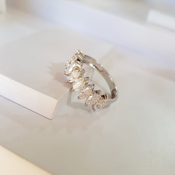 Anel Navetes Ouro Branco 18k - Diamante Cultivado 176pts