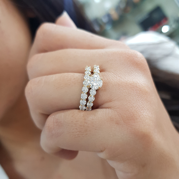 Kit Anel Solitário Ouro 18k + Anel Aparador Ouro 18k Moissanite
