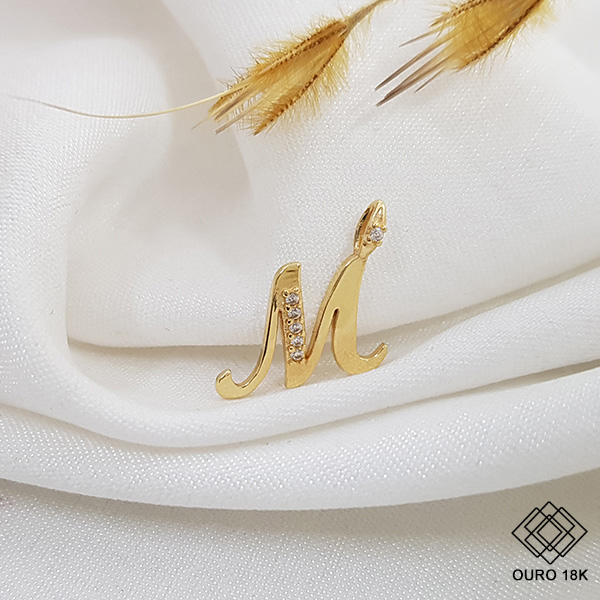 Pingente Letra M Ouro 18k Zircônia