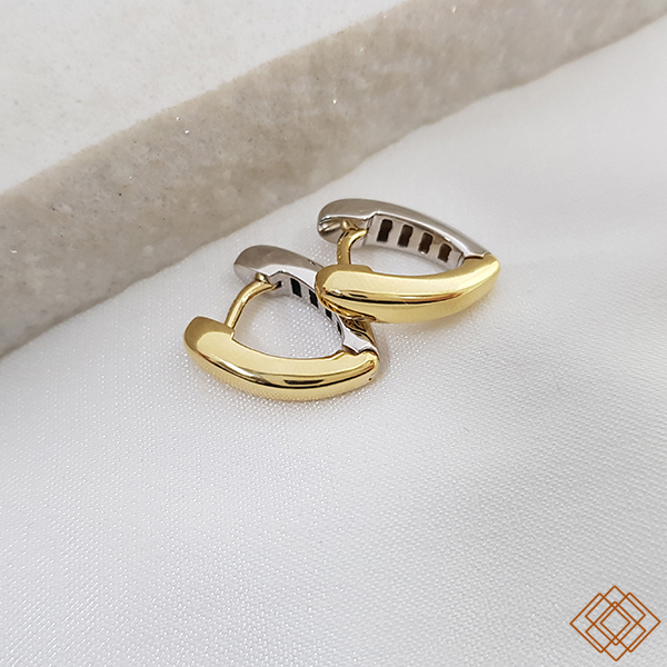 Brinco Argola em formaV Duality Ouro 18k