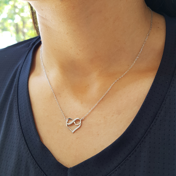 Gargantilha Infinito em Prata 925 e Zircônias