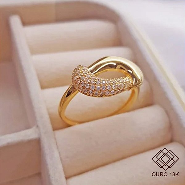 Anel Vazado em Ouro 18k e Zircônias