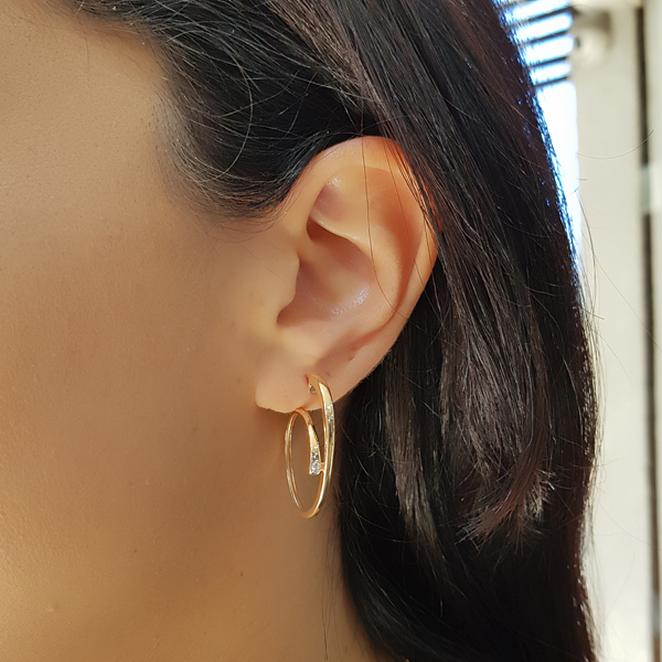Brinco Curvas em Ouro 10k e Diamante