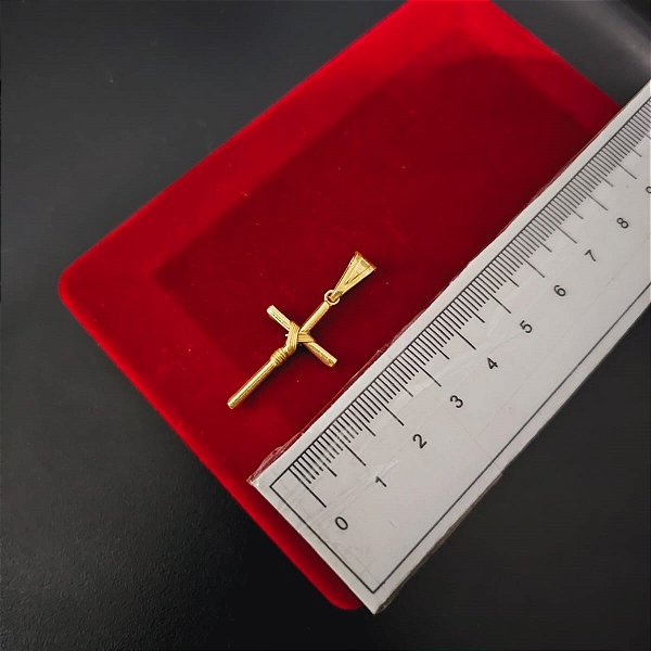 Pingente de Cruz Agulha Trançada PP - Banhado a Ouro 18k
